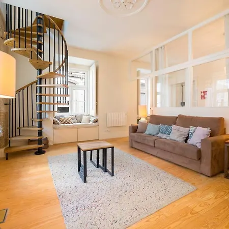 Classy Duplex In Historic Lisbon