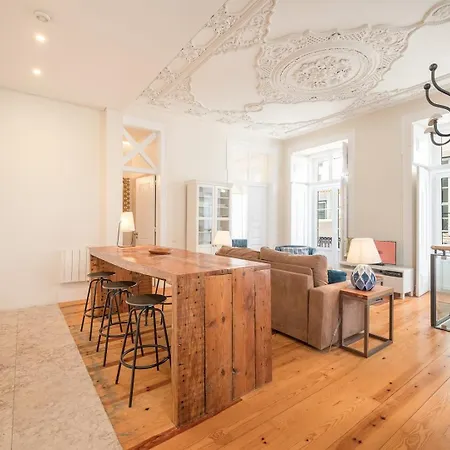 Classy Duplex In Historic Lisbon