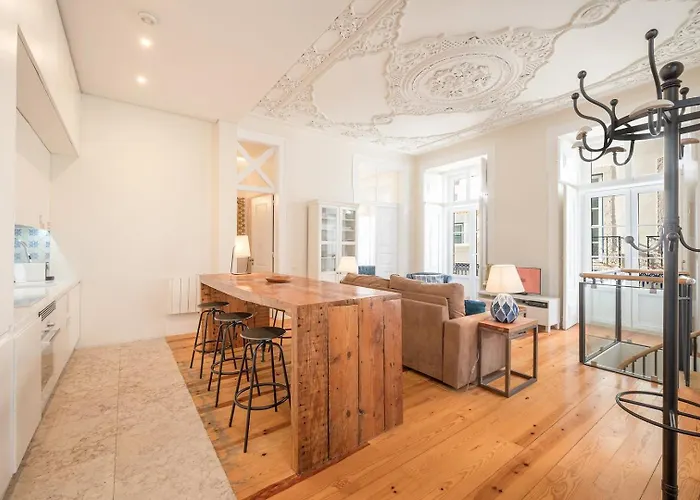 Classy Duplex In Historic Lisbon
