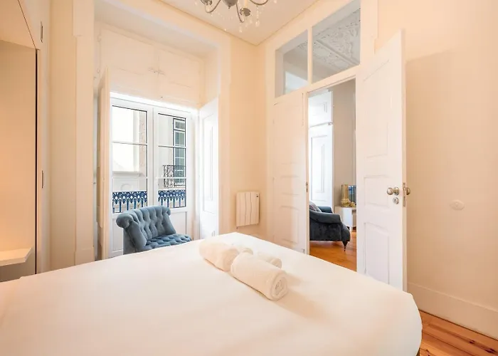 Classy Duplex In Historic Apartment Lisbon