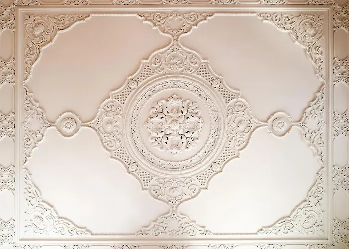 Classy Duplex In Historic *