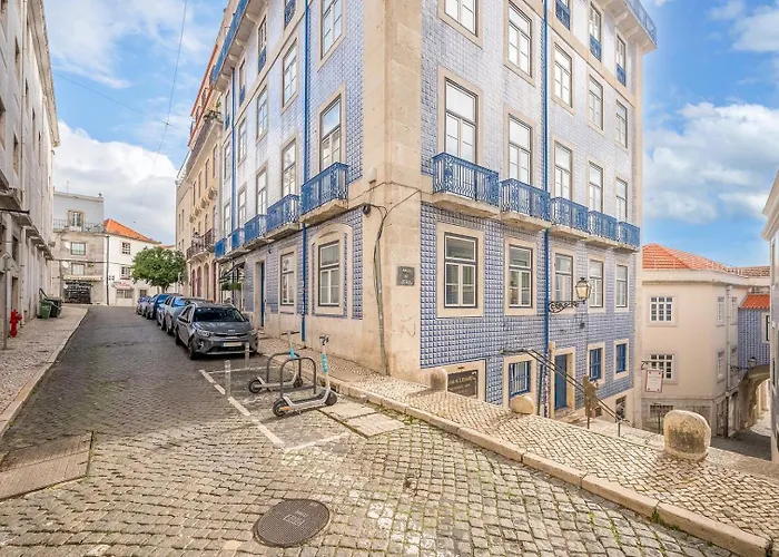 Classy Duplex In Historic Apartment Lisbon